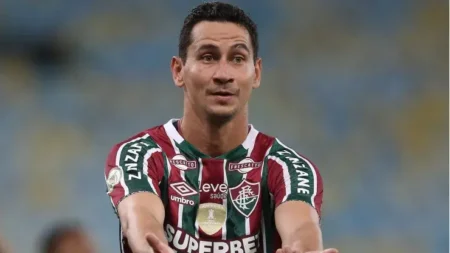 Santos faz oferta de R$ 800 mil por mês para contratar Paulo Henrique Ganso do Fluminense