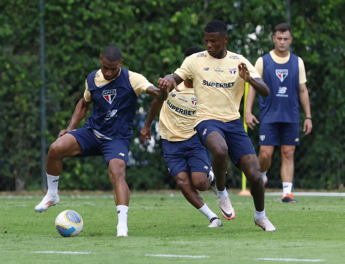 "São Paulo Retorna aos Treinos: Arboleda é Dúvida para o Jogo do Sábado"