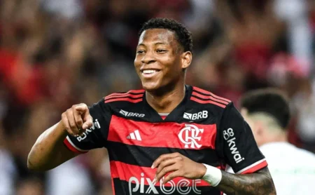 "Situação entre Plata e Alcaraz no Flamengo: Conflito pode afetar temporada de 2025"