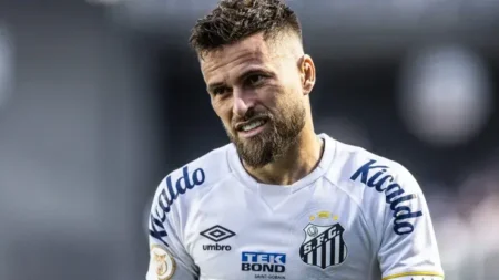 Sport busca manter Lucas Lima em 2025: Negociações com o Santos visam acordo.