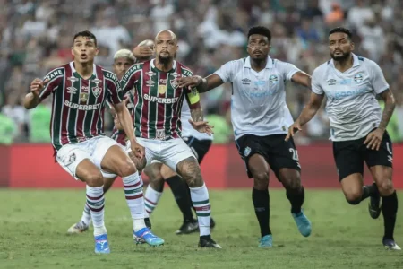 "Treino do Fluminense: Thiago Silva e Felipe Melo se envolvem em discussão acalorada antes de jogo contra o Fortaleza"