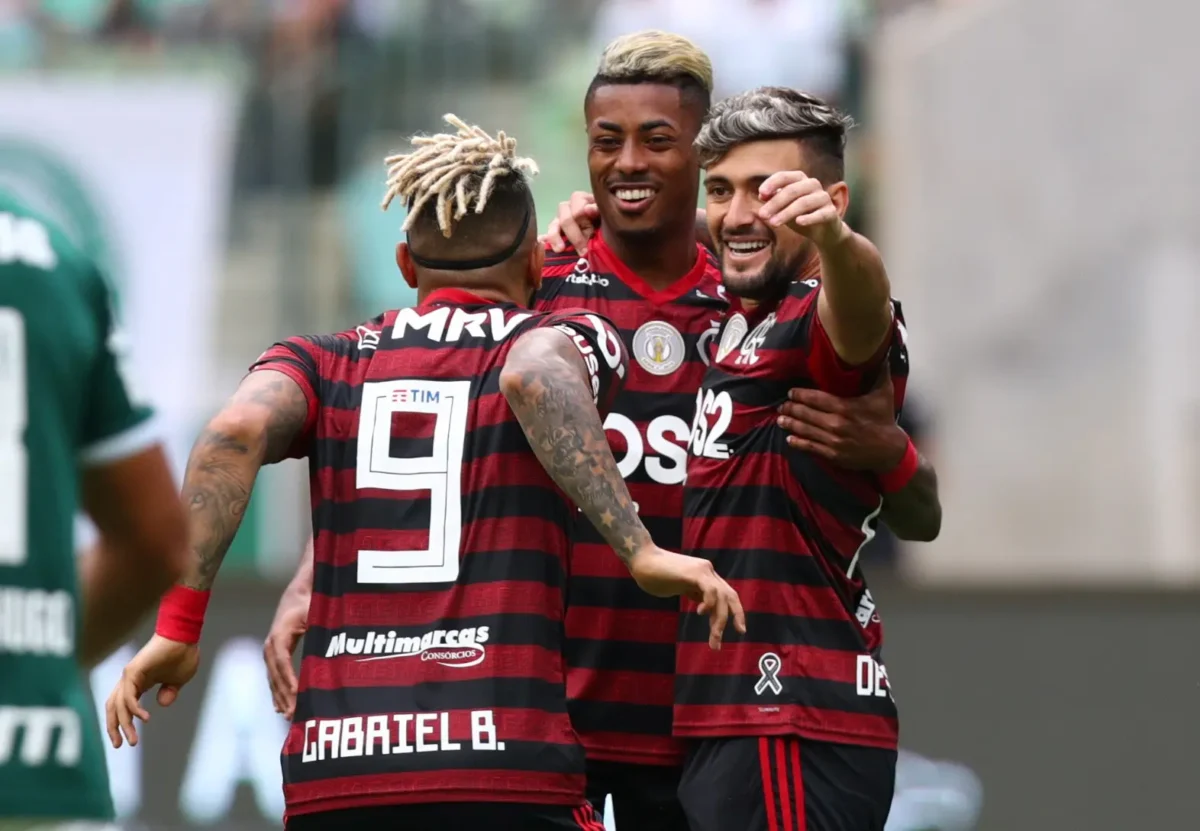 "Triplo Empate Histórico no Flamengo: Gabigol, Arrascaeta e Bruno Henrique igualam Zico e Junior em Títulos"