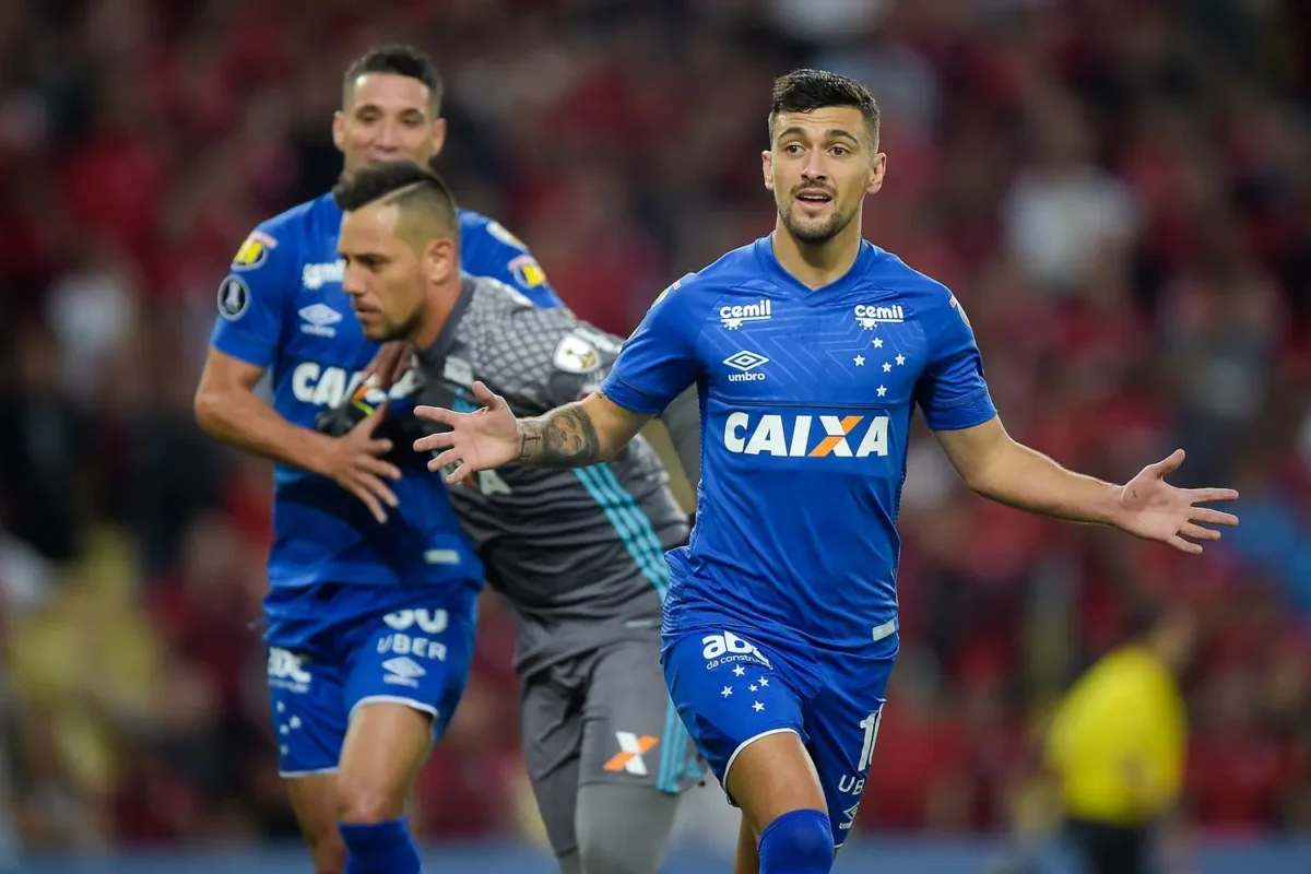 Última derrota do Flamengo para o Cruzeiro: Gol de Arrascaeta pelo time mineiro.