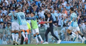 "Um Louco Lindo: Conheça o Técnico que Leva o Racing à Final contra o Cruzeiro"