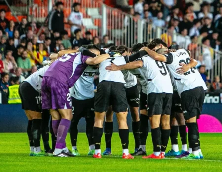 Valência Realiza Ação Solidária no Primeiro Jogo da LaLiga Após Enchentes