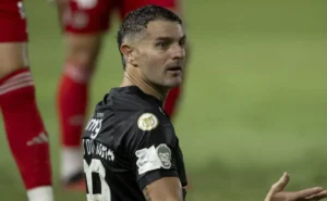 "Vegetti analisa desafio do Corinthians x Vasco no Brasileirão: 'Jogo de vida ou morte' para o Timão"