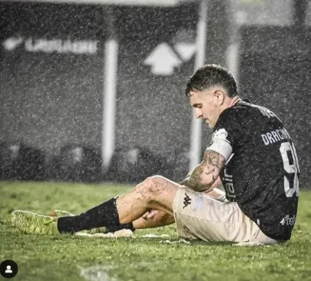 Vegetti faz desabafo após derrota do Vasco: "Jogo contra o Corinthians será vida ou morte"