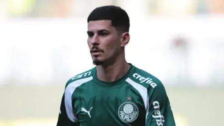 "Velloso Reclama por Maiores Oportunidades para Rômulo no Palmeiras: 'A Gente Não Consegue Entender'"