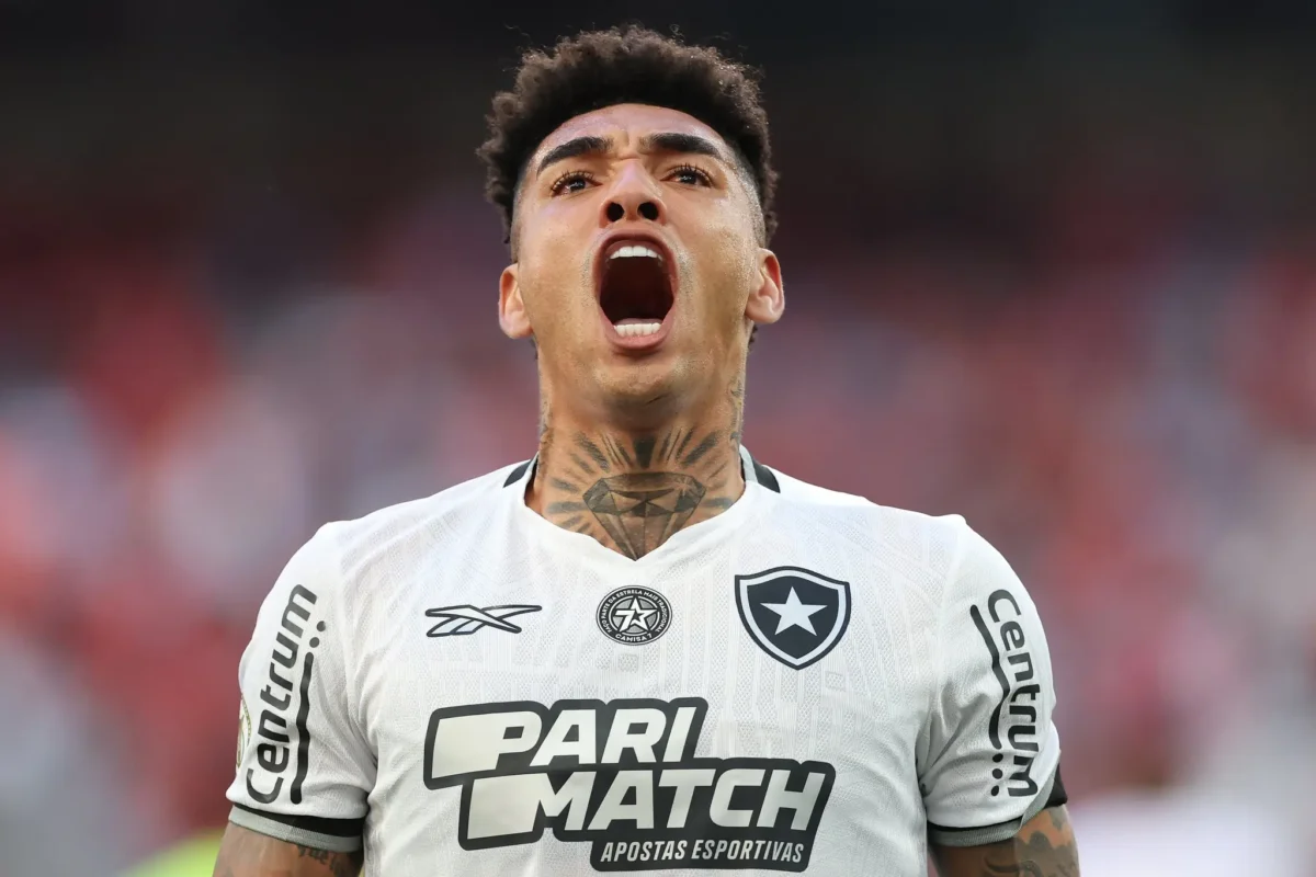 West Ham faz oferta de R$ 225 milhões ao Botafogo por Igor Jesus.