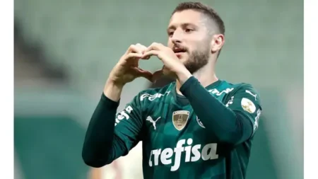 Zé Rafael revela única condição para deixar o Palmeiras em 2025