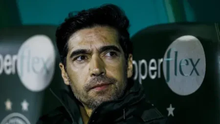 "Abel Ferreira confirma saída de Atuesta e meia colombiano deixará o Palmeiras"