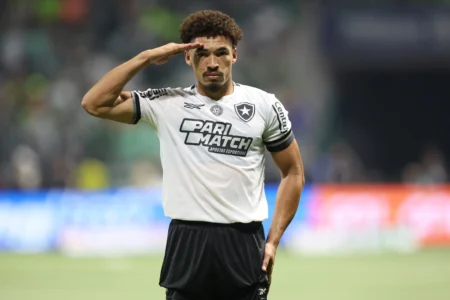 Adryelson: da expulsão ao gol, símbolo de alma lavada do Botafogo contra o Palmeiras