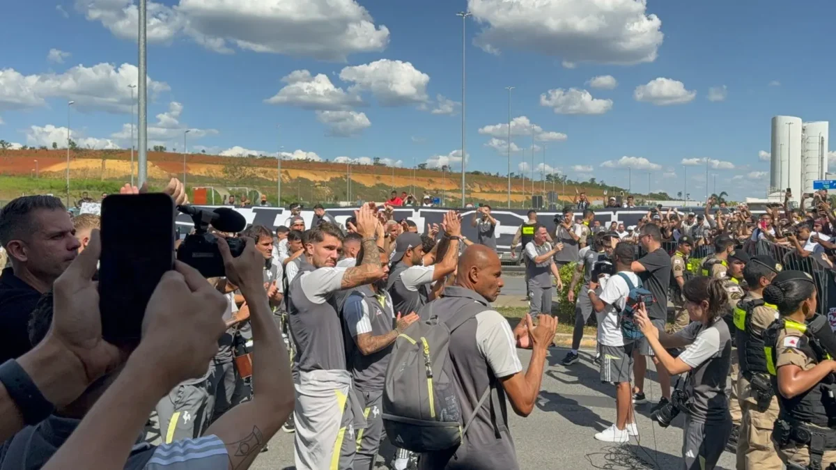 "Aerogalo: O Atlético-MG descolou para Argentina com apoio entusiasmado da torcida"