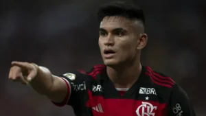 "Alcaraz recebe punição após julgamento do STJD e enfrenta jejum de jogos no Flamengo"