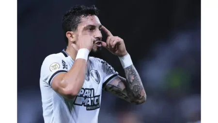 Alex Telles 'manda a real' após título e situação 'aturem ou surtem'