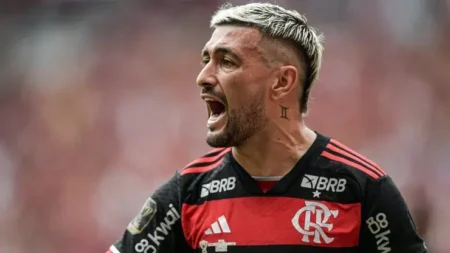 "Arrascaeta faz sacrifício nas férias para recuperar do Flamengo e evitar lesões"