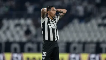 "Botafogo: Allan não é Prioridade de Artur Jorge, Contratação se Torna Última Opção no Meio-Campo"