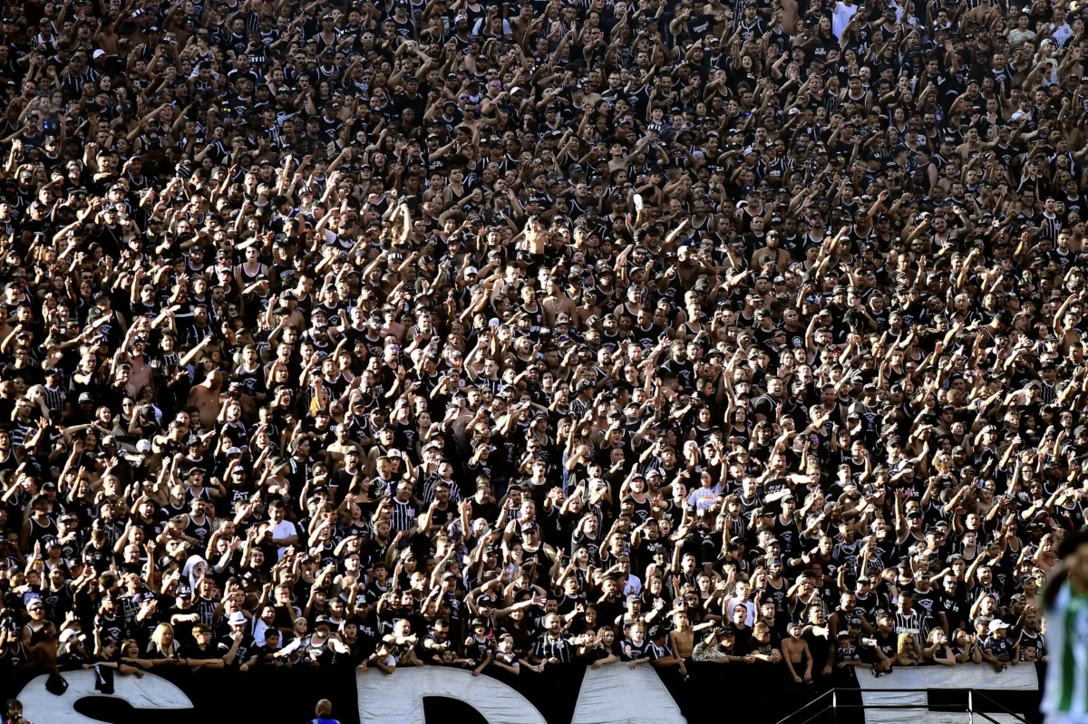 "Campanha para a Arena Corinthians arrecada em dois dias o dobro da bilheteria do time em um mês"