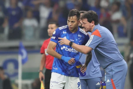 Cruzeiro Vence o 1º Jogo com Diniz no Mineirão e Quebra Jejum antes da Decisão.