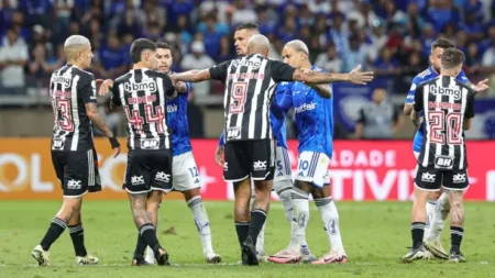 "Cruzeiro zomba de Atlético-MG após vice na Copa Libertadores: "Único bicampeão da história do Brasil""