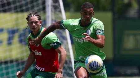 Dérbi Paulista: Caio Paulista projeta jogo de 'magnitude grande' e Palmeiras aprimora saídas de bola.