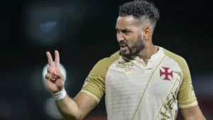 "Dimitri Payet e Pedrinho: Atualização sobre a Situação do Francês no Vasco"