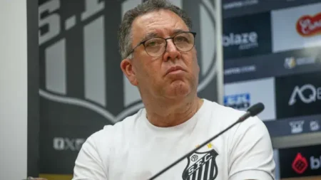 Diretor do Santos, Marcelo Teixeira confirma negociação para volta de Gabigol e revela detalhes.