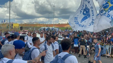 Escalação do Cruzeiro para jogo contra Corinthians: Confira os jogadores que viajaram e o time provável.