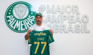 Ex-lateral do Palmeiras, Figueroa inaugura escola de futebol do Palmeiras no Chile.