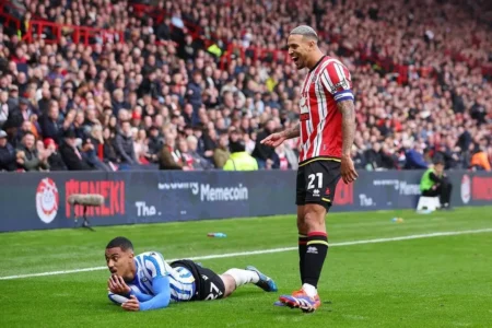 Ex-Flamengo, Vini Souza é homenageado com música da torcida do Sheffield United; assista