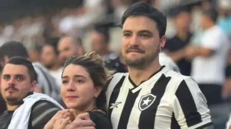 "Desabafo de Feliperia: Felipe Neto comemora o título do Botafogo na Libertadores"