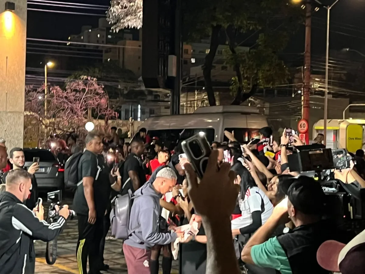 Flamengo recebe grande festa em Belo Horizonte para a final da Copa do Brasil: Torcedores gritam "Wesley é Seleção"