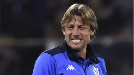 Gabriel Heinze negocia contrato até 2027 e revela candidatos para comando do Santos