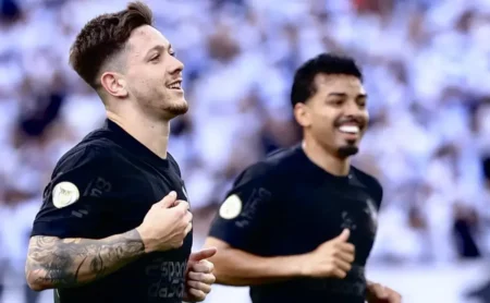 "Garro brilha com dois gols em Corinthians x Vasco e torcedores o consideram o 'Melhor do Brasil'"