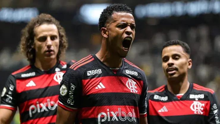 "Hélder Santos é informado sobre escolha de Carlinhos no mercado de transferências do Flamengo"