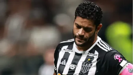 "Hulk desabafa após derrota do Atlético-MG na Libertadores: 'Ficamos tristes e sem acreditar'"