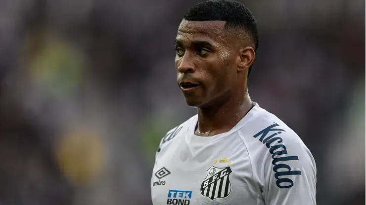 "Jean Lucas, ex-Santos, enfrenta desafios no Bahia após passagem por Santos"