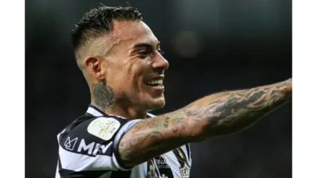 Oportunidade de reforço: Santos pode contratar Eduardo Vargas após saída do Atlético-MG