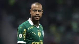 Palmeiras está disposto a negociar Mayke com o Cruzeiro após acordo sobre cláusula de rescisão.