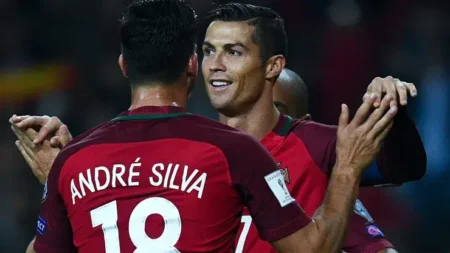 "Palmeiras está à procura de um novo atacante e considera a opção de contratar André Silva, companheiro de Cristiano Ronaldo na seleção portuguesa"