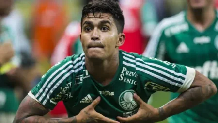 "Palmeiras tenta reverter saída de Dudu, Santos busca financiamento para mantê-lo"