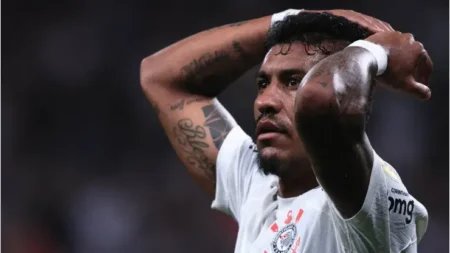 Após deixar Corinthians, Paulinho acerta reestreia e se torna figura-chave no futebol do Mirassol