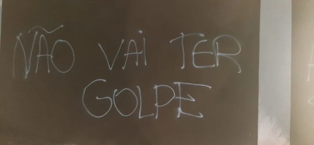 "Pichação em sede do Corinthians: "Não vai ter golpe""