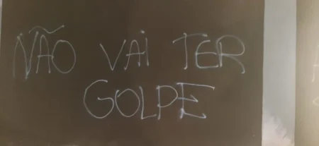 "Pichação em sede do Corinthians: "Não vai ter golpe""