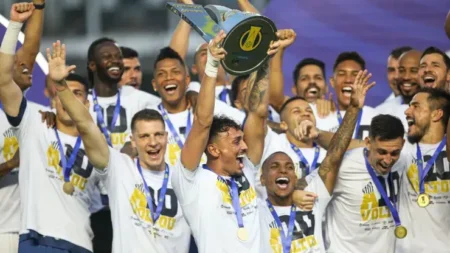 "Previsão 2025: O que o futuro reserva para o Santos FC?"