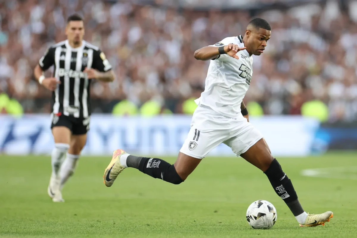 "Reação de jogadores do Botafogo e Arthur Jorge após o gol de Júnior Santos na Libertadores: Vídeos"