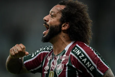 "Repercussão da Saída de Marcelo: Torcedores do Fluminense Divididos entre Críticas e Elogios"