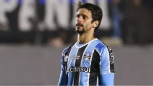 Rodrigo Caio analisa Cruzeiro x Grêmio e lamenta a derrota na Sul-Americana: "Sangue nos olhos"