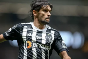 "Ronaldinho Gaúcho, inspiração para mim, sonho de conquistar a Libertadores com golos"