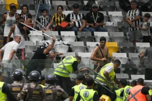 STJD condena Atlético-MG a seis jogos com portões fechados por incidentes na final da Copa do Brasil